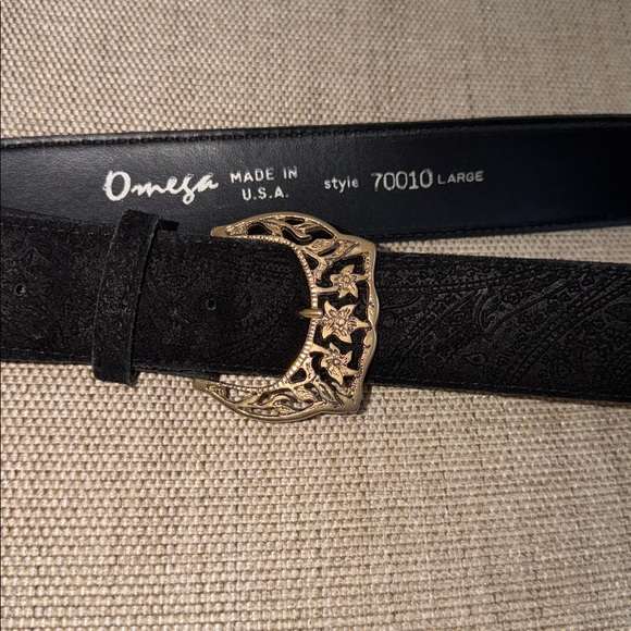 Omega Vintage Etched Suede? Belt Gold Metallic Buckle Floral Design Fits 30-34” - Picture 1 of 14